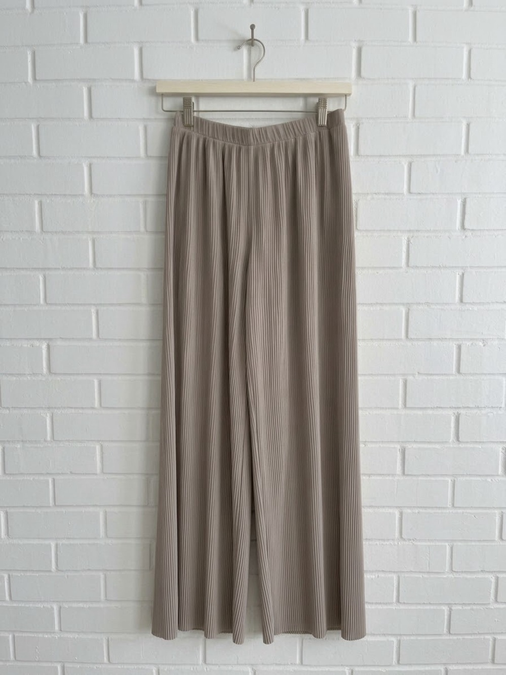 Aritzia Wilfred Chaunce Pleated Wide Leg Cropped Culottes Grey Taupe - Small